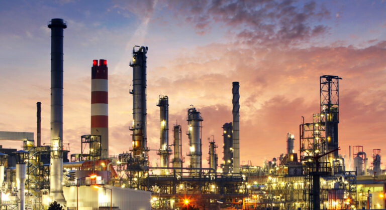 Oil refinery, oil and gas, predictive maintenance, image by Adobe Stock