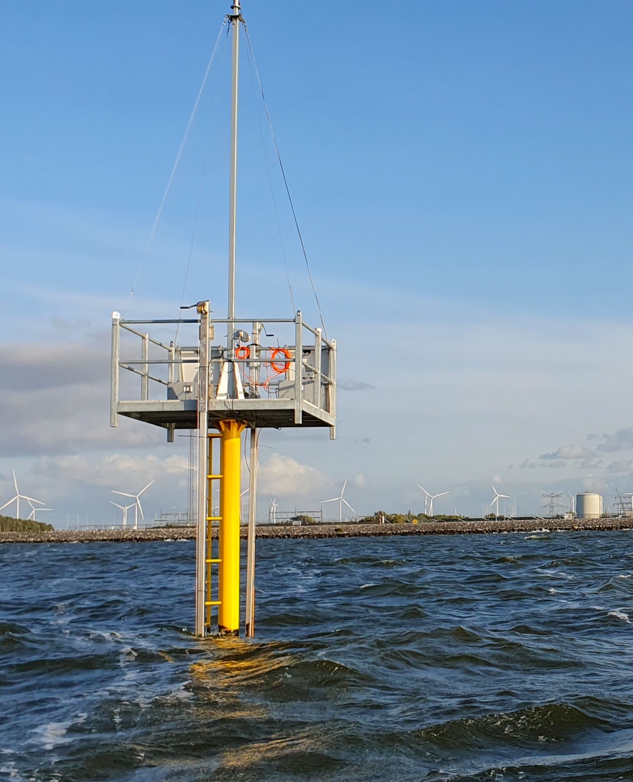 A body of water with a building in the background

Description automatically generated