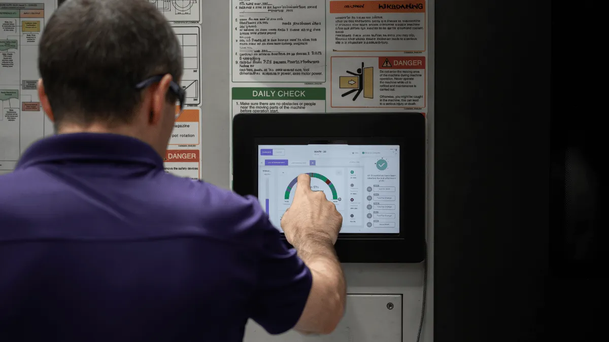 FourJaw Manufacturing Analytics floor operator